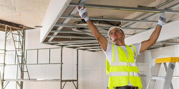 La construcción en seco presenta numerosas ventajas a la hora de modificar los ambientes de tu hogar. Foto: Freepik / Steelplex / Grupo Edisur