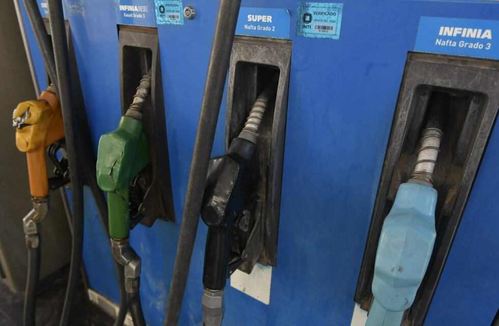 Una estación de servicios de Córdoba bajó el precio de la nafta y lo ubicó por debajo de los $900