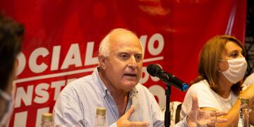 Miguel Lifschitz continúa internado por complicaciones en su cuadro de coronavirus.