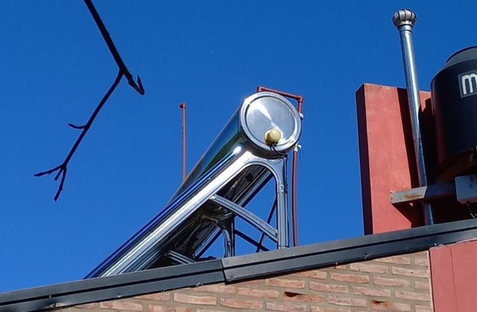 Día Mundial de la Energía: en Rafaela, el Estado local fomenta la instalación de calefones solares