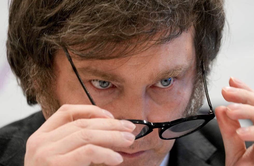 Una crisis general y dos estrategias extremas