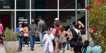 El Gobierno sostiene que para la semana que viene y la siguiente la curva de contagios podría comenzar a disminuir en nuestro país. Foto Orlando Pelichotti/Los Andes.
Foto: Orlando Pelichotti