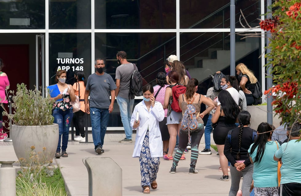 El Gobierno dio detalles de cuándo comenzarán a bajar los contagios de coronavirus