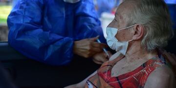 Uno de los puestos realizará la vacunación desde adentro del auto del ciudadano. (Foto: La Voz de San Justo).