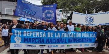 Marcha por la universidad pública: pese a las inclemencias climáticas Misiones se unió a la masiva movilización.