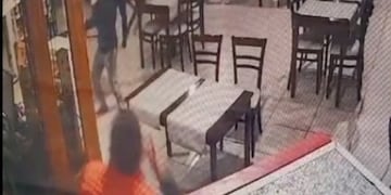 El tenso momento que vivió un comerciante de la ciudad de Córdoba.