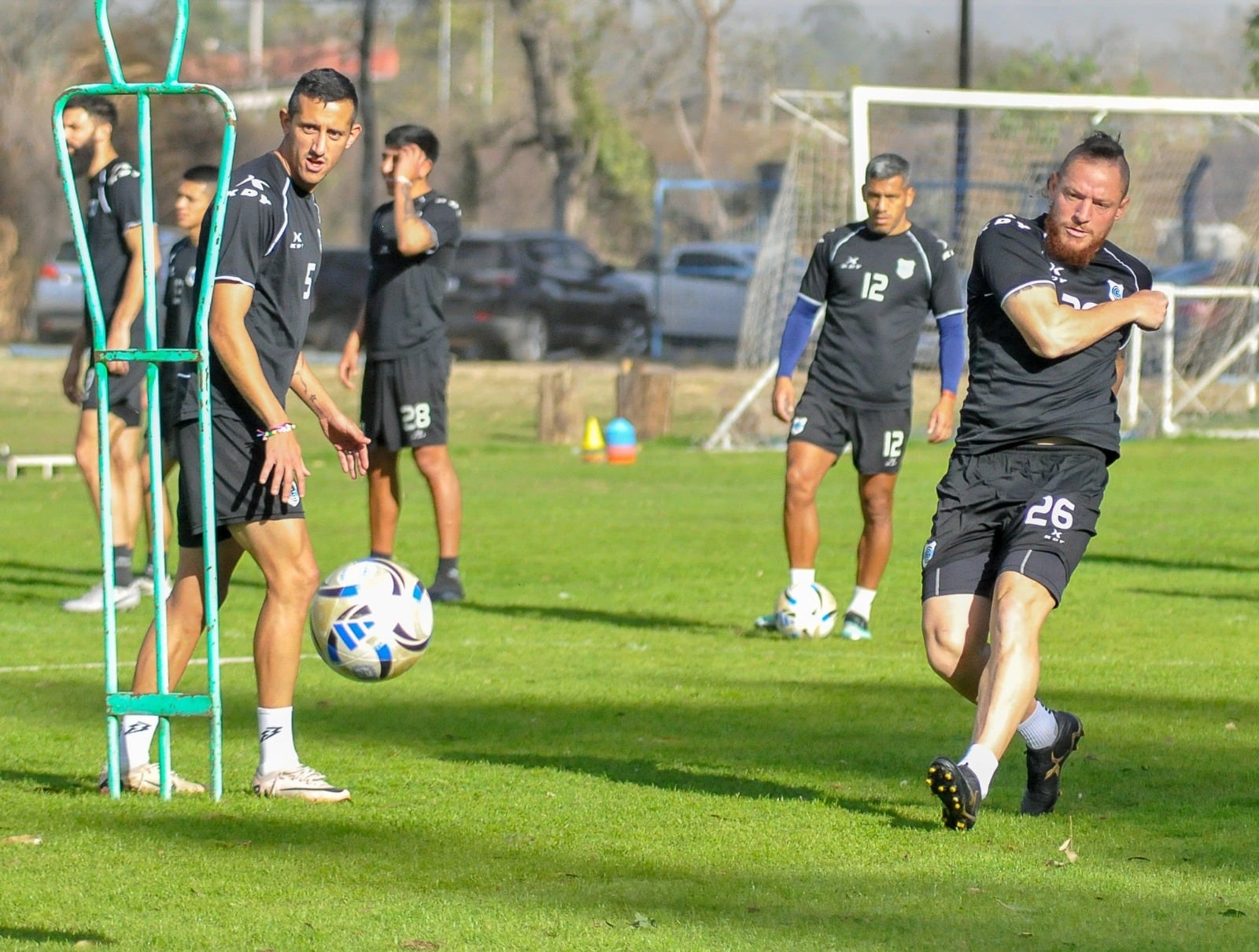 Tras una intensa semana de trabajo, Gimnasia y Esgrima de Jujuy recibirá -con una mochila pesada en la espalda- a Colón este domingo en el estadio “23 de Agosto”.