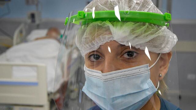 Nueva Unidad de Terapia Intensiva en el Hospital Central. Pacientes con Covid-19 positivo están internados en esa UTI
doctor, medico, médica. 
enfermera, militar, salud, vacunacion, positivo, jubilado, anciano, pacientes
pandemia, covid, covid 19, salud, coronavirus
Foto: Orlando Pelichotti / Los Andes