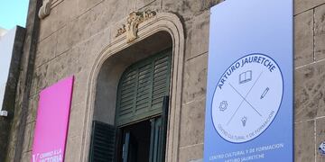 Centro Cultural y de Formación Arturo Jauretche, la ONG Tres Arroyos Solidario, y el local partidario de Camino a la Victoria.