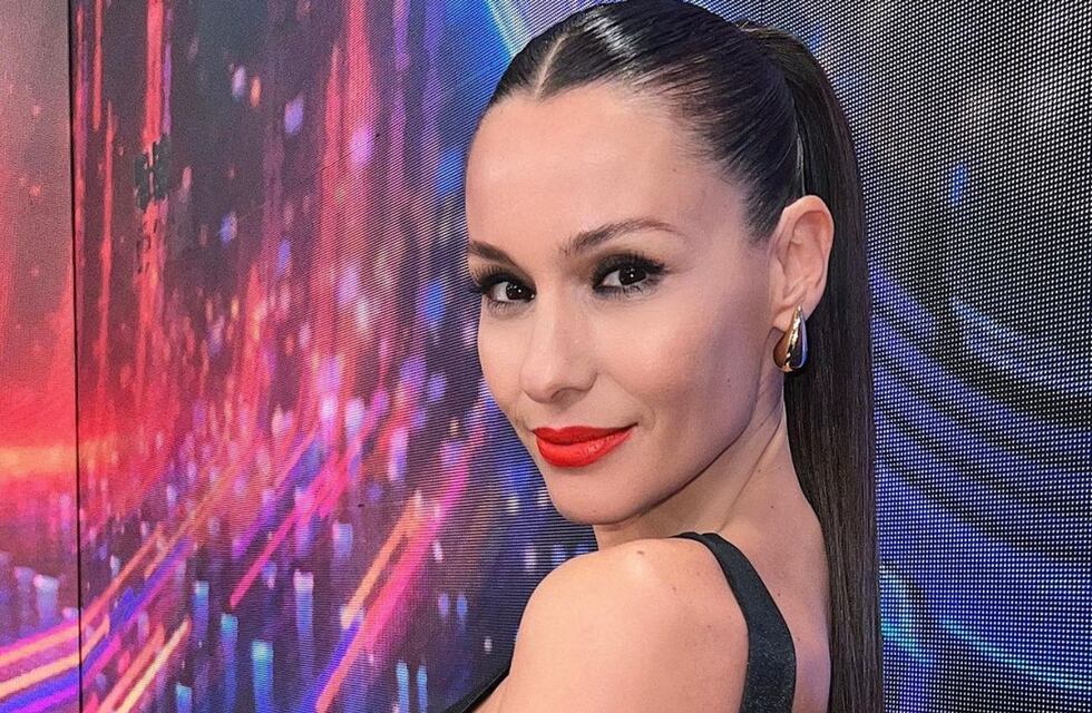 Pampita dejó sin palabras a sus fans de Instagram con un vestido negro pegado al cuerpo