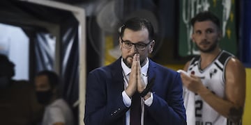 Sebastián Saborido, el entrenador de Atenas que trabaja para mejorar el equipo  que no arrancó bien en la Liga Nacional. (Marcelo Endelli / La Liga)