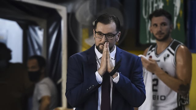 Sebastián Saborido, el entrenador de Atenas que trabaja para mejorar el equipo que no arrancó bien en la Liga Nacional. (Marcelo Endelli / La Liga)