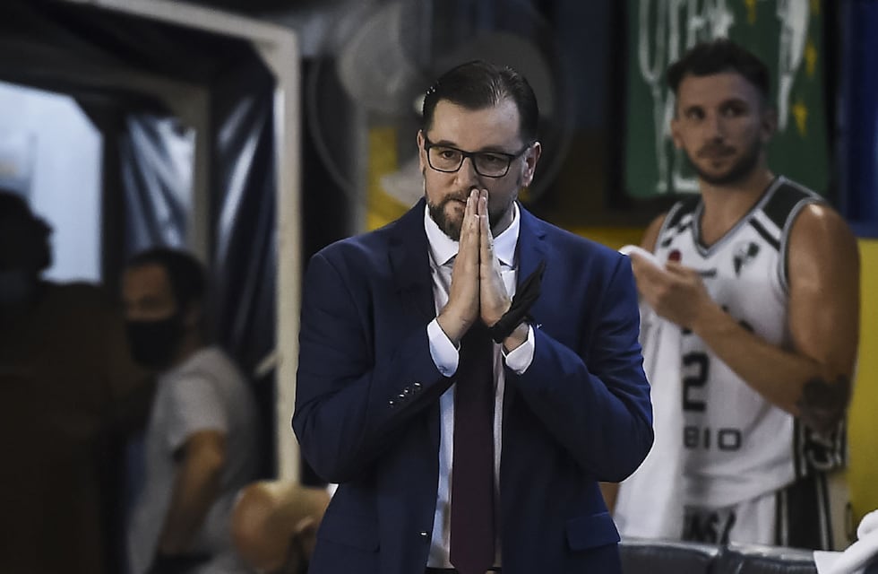 Atenas echó al técnico Sebastián Saborido y ya tiene reemplazante