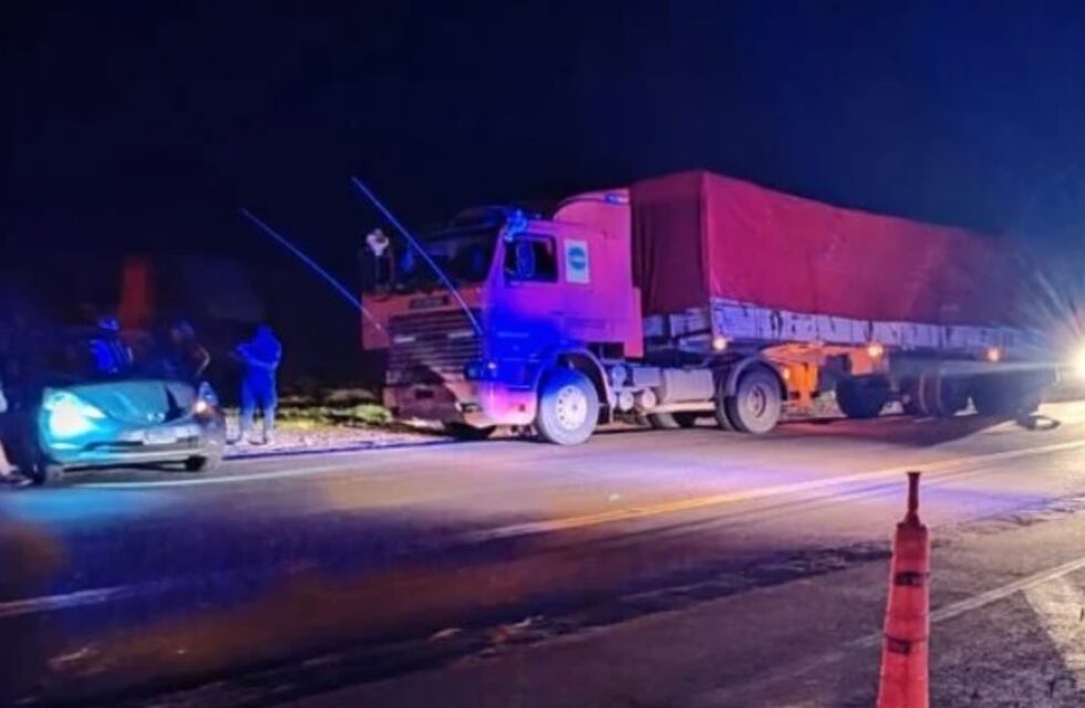 Garupá: camión de gran porte chocó con un automóvil