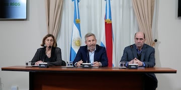 Frigerio anunció que dará el aumento docente por decreto.