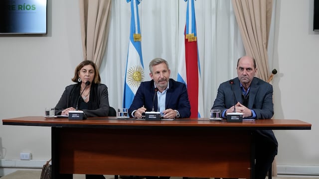 Frigerio anunció que dará el aumento docente por decreto.