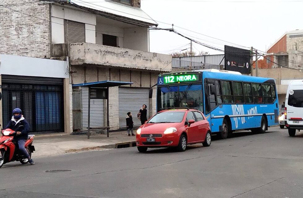 Crimen en Rosario: lo balearon en una parada de colectivo y murió días después