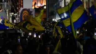 Un numeroso grupo de hinchas canallas se sumaron a la masiva marcha en Rosario por el 24 de marzo.