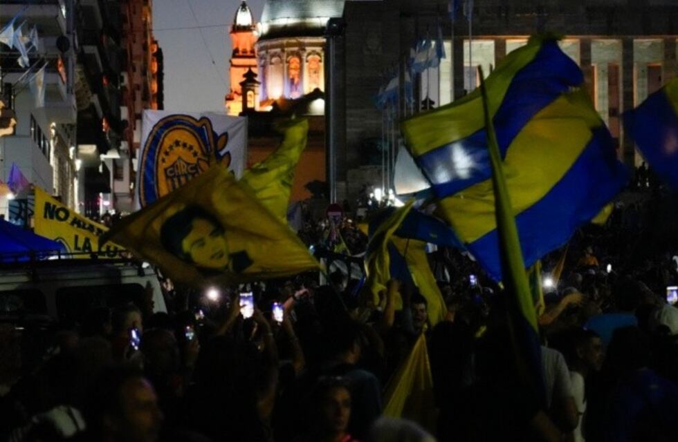 Masiva participación de hinchas de Central y Newell’s en la marcha por el Día de la Memoria en Rosario