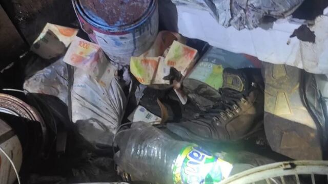 Recuperan más de 50 mil pesos oculto entre la basura de un galpón abandonado en El Soberbio.