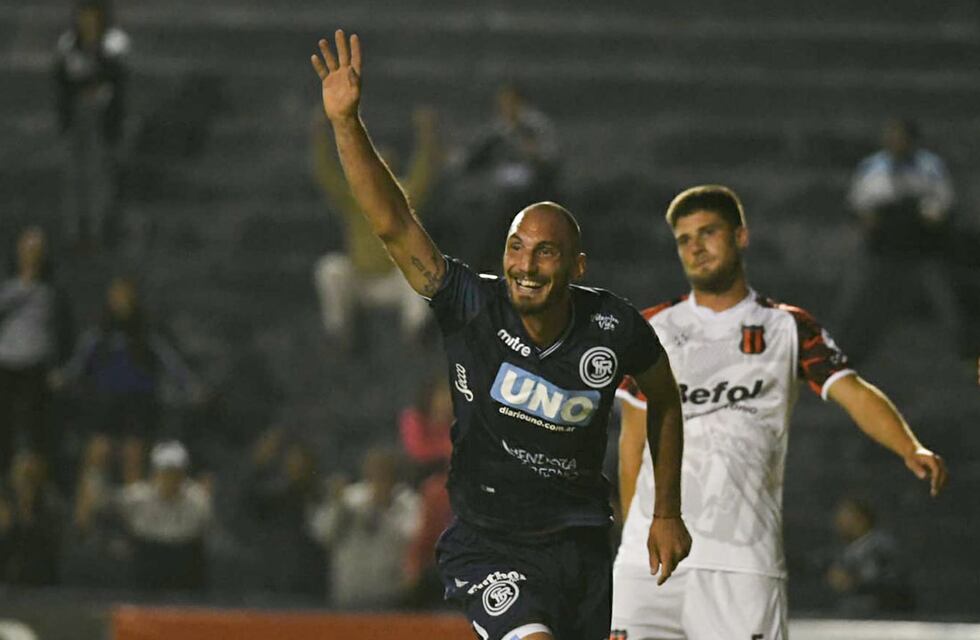 Independiente Rivadavia derrotó 3-1 a Defensores de Belgrano en un partidazo