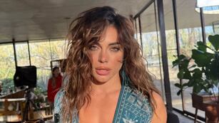 Desde Italia, Emilia Attias levantó la temperatura con la microbikini que será tendencia este verano