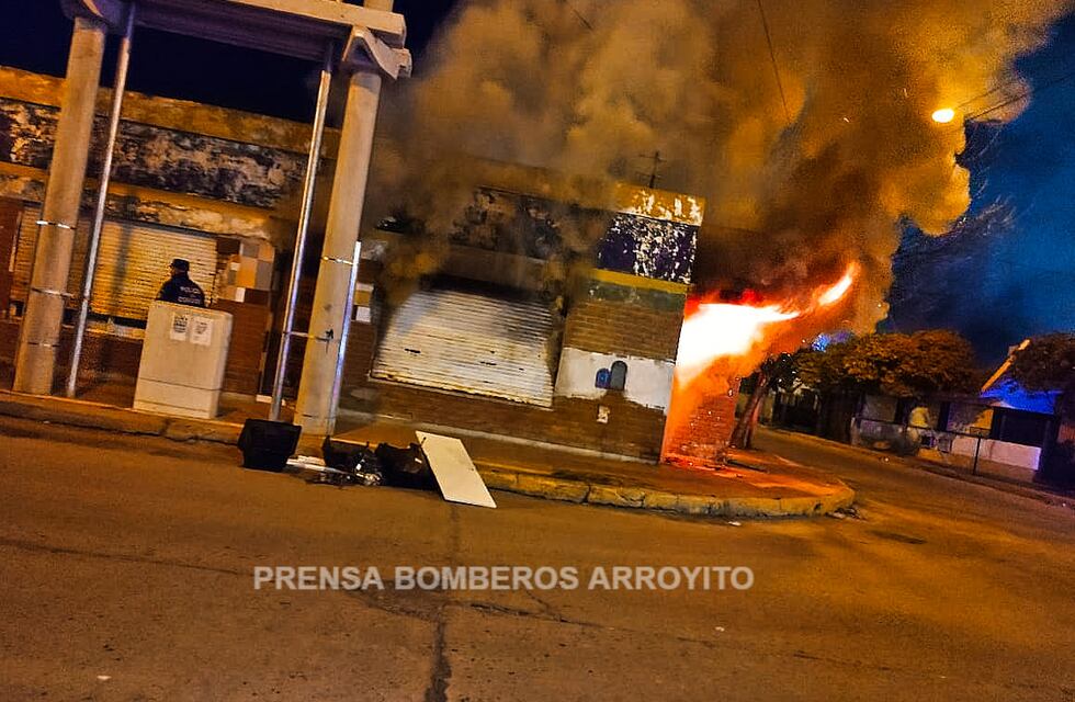 Arroyito: fallecieron en un incendio una joven de 16 años y una bebé de 2 meses
