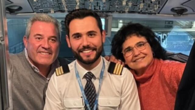 Era la primera vez que Jacas pilotaba un avión con sus padres a bordo, quienes ocupaban dos asientos en la primera fila de la aeronave. Gentileza: 20 minutos.