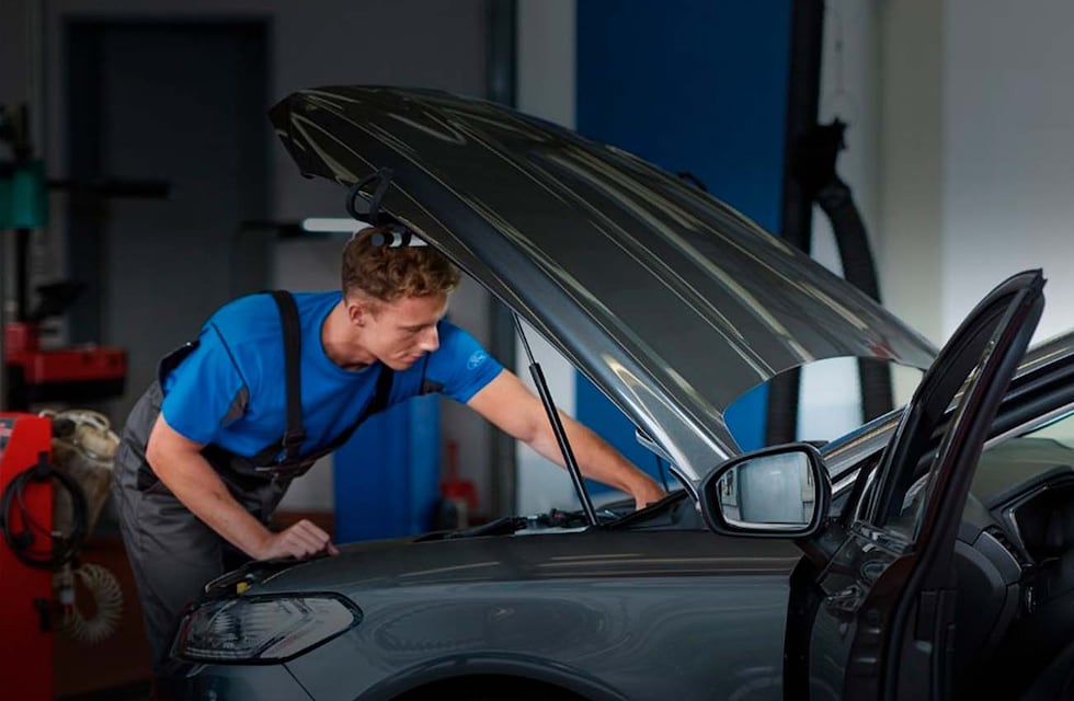 ¿Llegan a fin de mes? Cuánto gana de sueldo un mecánico en Argentina