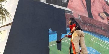 Colón decidió tapar el mural de Los Palmeras después de la viralización de una foto.