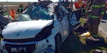 El Peugeot 208 donde se trasladaban dio un vuelco y provocó la muerte de dos de las jóvenes.
