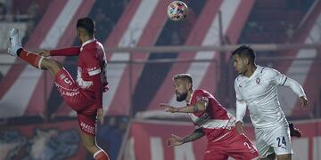 El "Bicho de La Paternal" le ganó al "Rojo de Avellaneda" 2 a 1 como local, por la tercera fecha de la Liga Profesional de Fútbol.