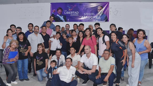 Militantes y dirigentes de La Libertad Avanza que asistieron en San Pedro a la reunión con el senador Atauche.