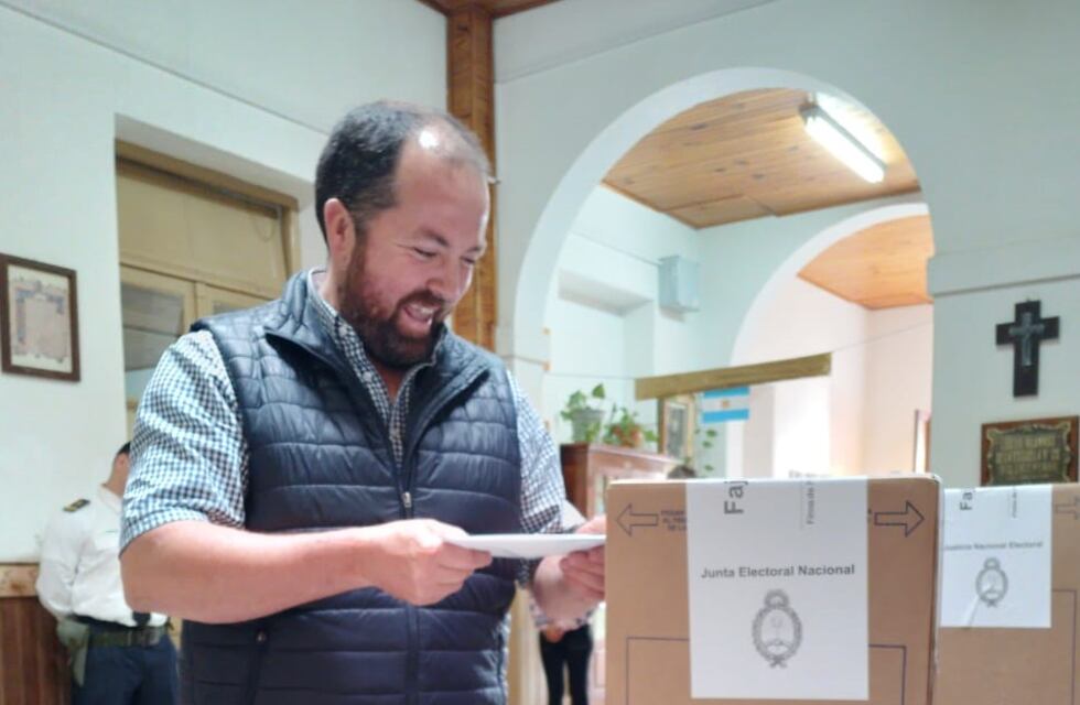 Elecciones 2023 en Tres Arroyos: Mariano Hernández votó en Copetonas