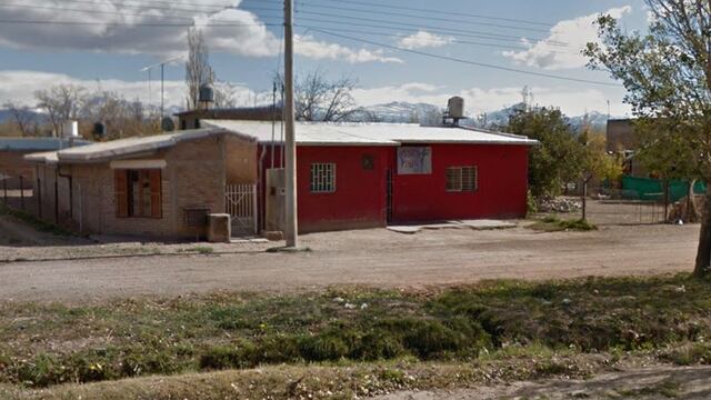 El bar es conocido en Malargüe y su dueña está detenido por haber colocado siliconas a las empleadas y obligado a prostituirse.