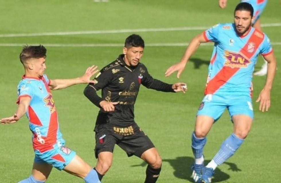 Colón de Santa Fe no pudo romper el cero e igualó sin goles ante Arsenal