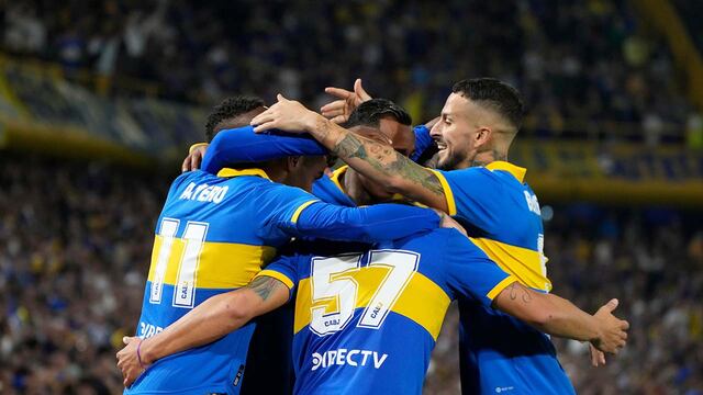 Los jugadores de Boca Juniors festejan en la victoria ante Belgrano de Córdoba por 2 tantos contra 0