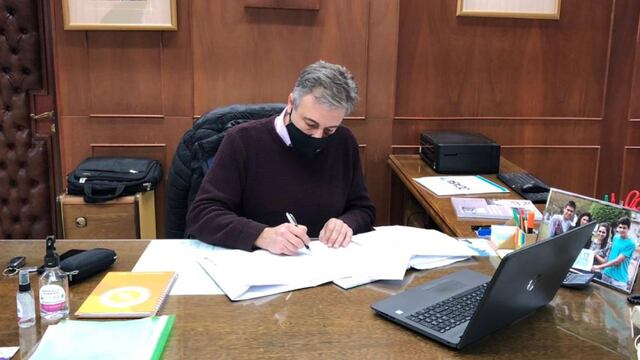 Luis Castellano firmó la norma