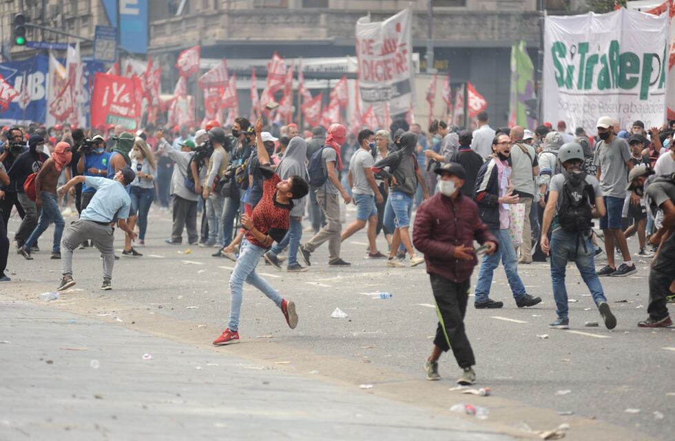 Un solo detenido por los incidentes frente al Congreso mientras se debate el acuerdo con el FMI