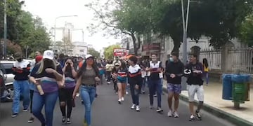 Egresados 2020 reclaman por las calles en San Luis