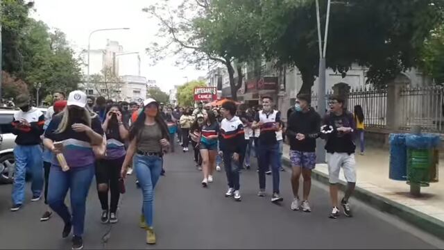 Egresados 2020 reclaman por las calles en San Luis