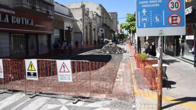 Comenzaron las obras para convertir en semipeatonal a la calle 25 de Mayo al 400