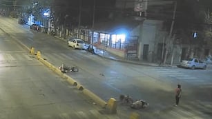 Dos mujeres fueron atropelladas por una moto en avenida Colón.