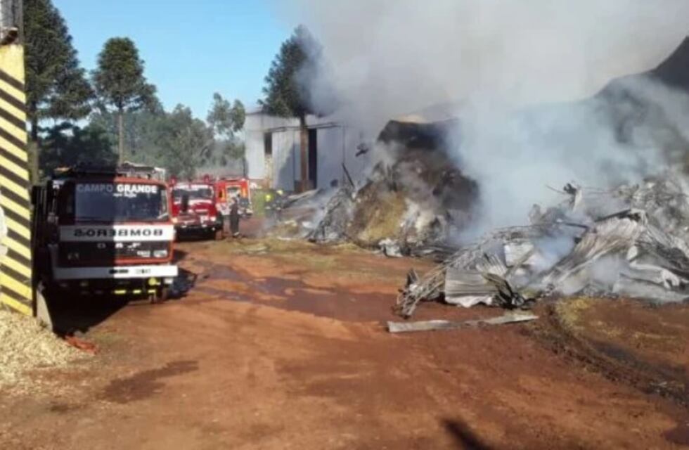 Incendio consumió un depósito de yerba en Campo Grande