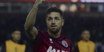 Lautaro Acosta marcó el descuento para Lanús ante River.