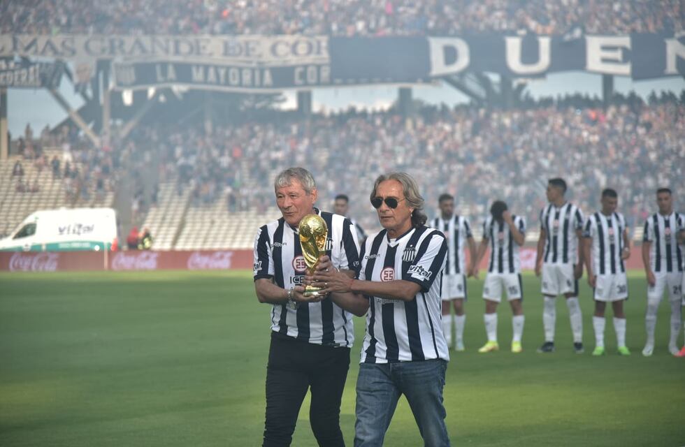 Campeones: la réplica de la Copa del Mundo en el Talleres-Independiente; y en buenas manos