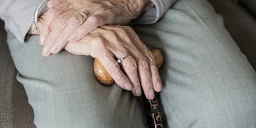 Un remisero se llevó el televisor recién comprado de una abuela de 83 años en Santiago del Estero.