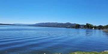 Carlos Paz paisaje soleado.