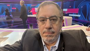 Con una inesperada selfie, Carlos Maslatón reveló a quién votó en Ciudad de Buenos Aires.