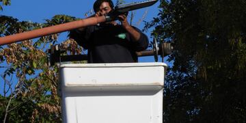 Se colocan 60 luminarias LED en el acceso de calle Colón.